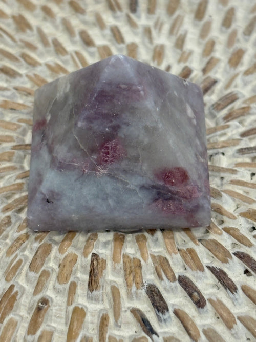 3cm Pyramid