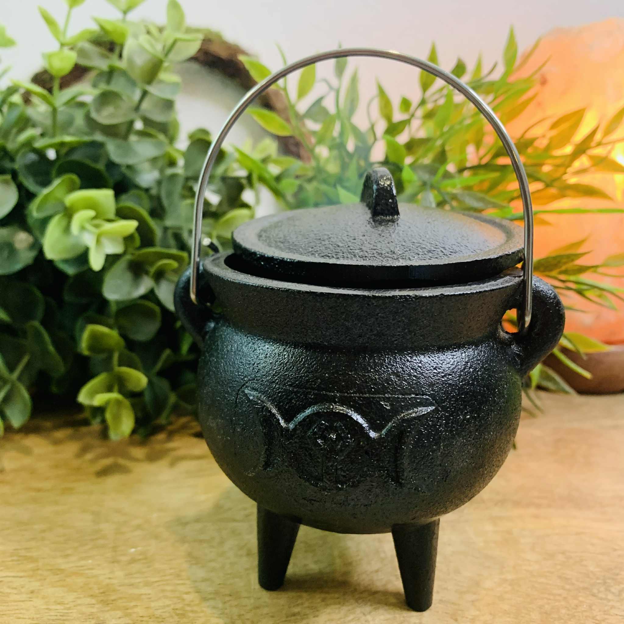 Cast Iron Cauldron – Ritual Burner for Incense, Herbs & Resins