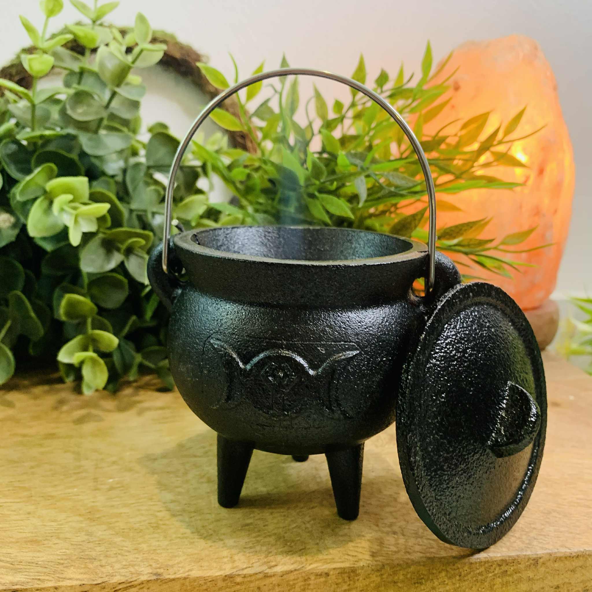 Cast Iron Cauldron – Ritual Burner for Incense, Herbs & Resins