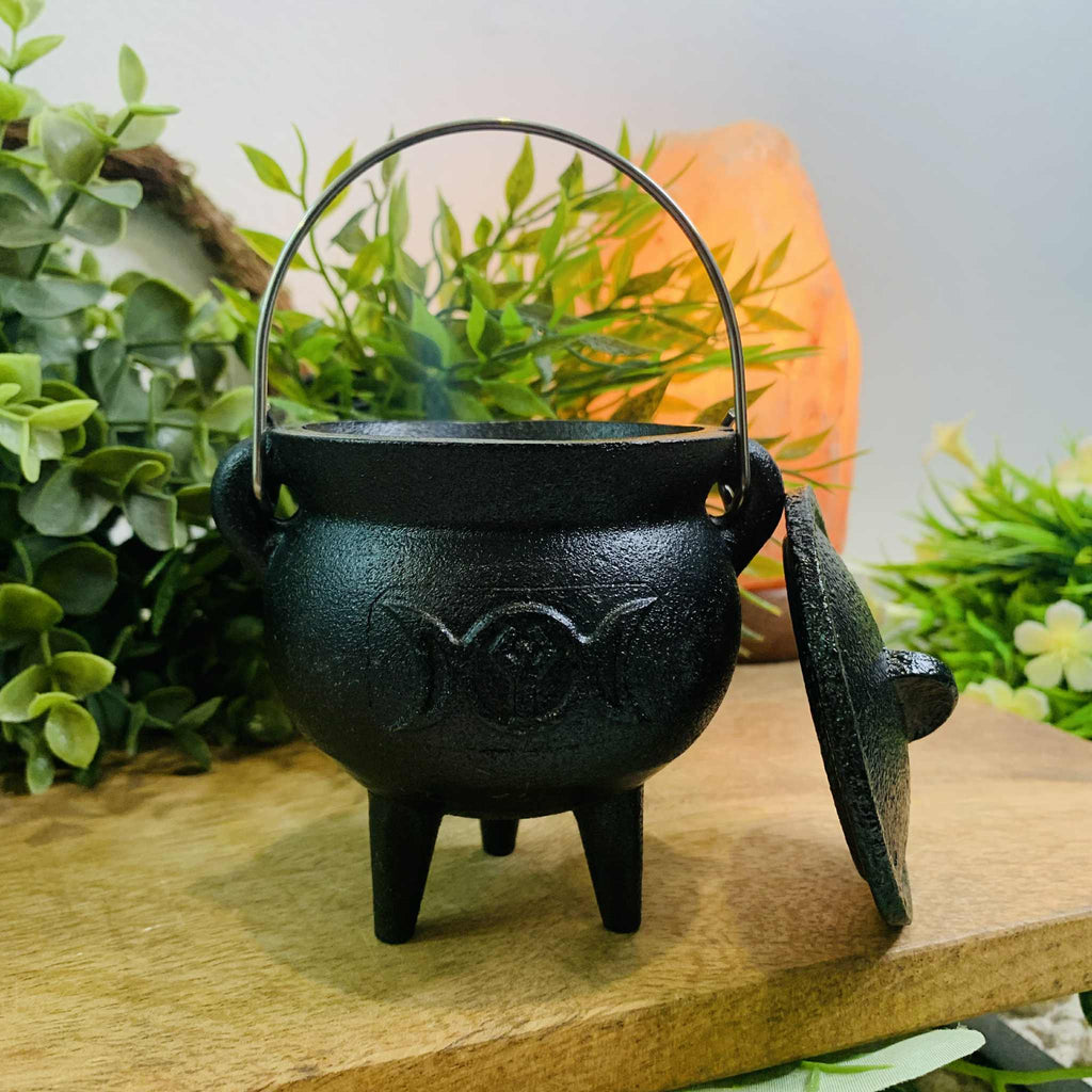 Cast Iron Cauldron – Ritual Burner for Incense, Herbs & Resins